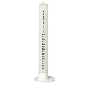 St med hvidt kalenderlys og hvid stage