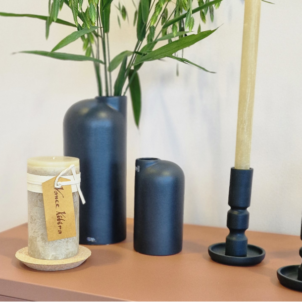 Ania Lysestage, Black