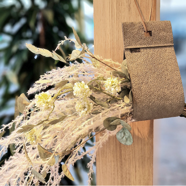 Flower Clutch, Black