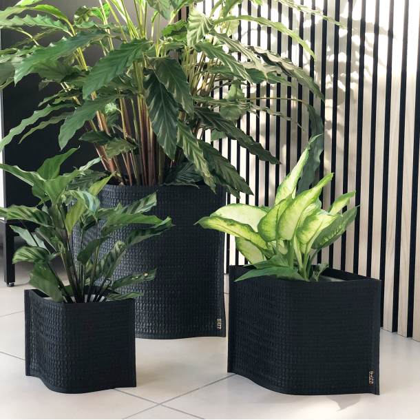 Mail Me XL - flat packed Flower Pot, Black