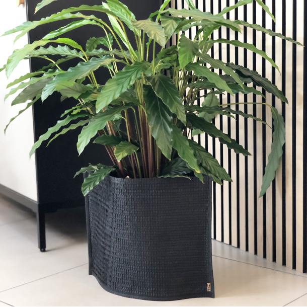 Mail Me XL - flat packed Flower Pot, Black