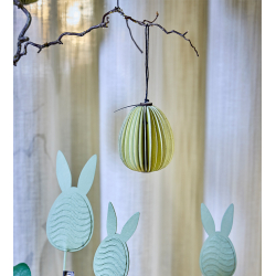 Gift box w/3 Easter eggs, straw