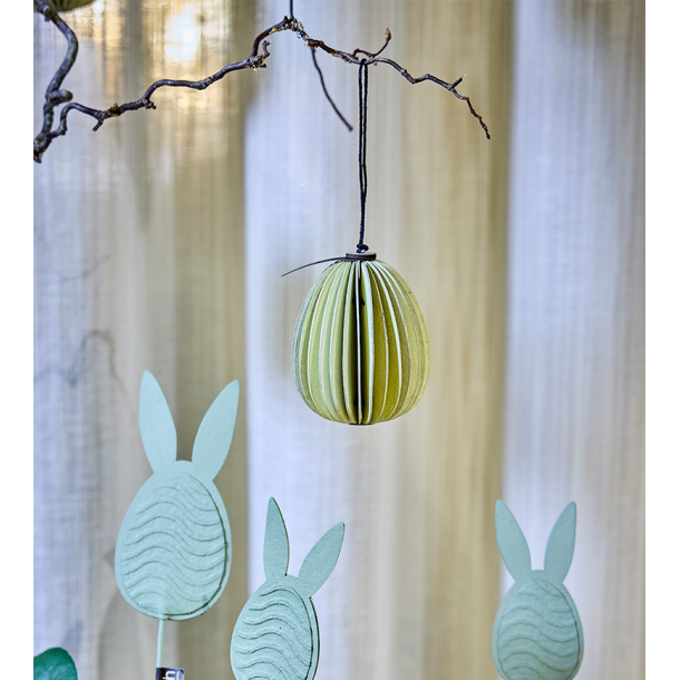 Gift box w/3 Easter eggs, straw