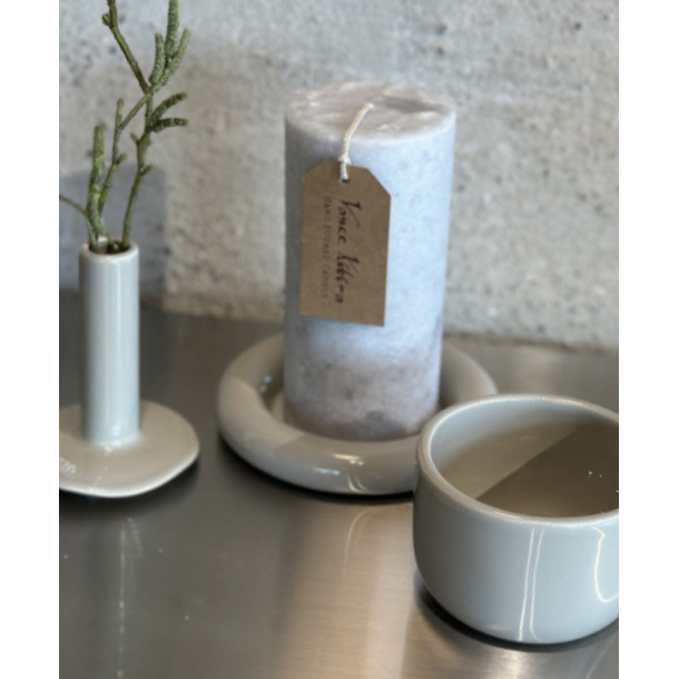 Lily vase with Glossy finish, sand