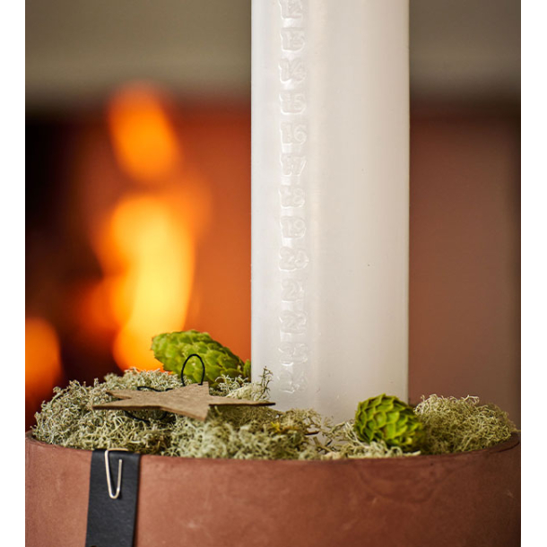 Set with Burnt Olive XL calendar candle and black holder