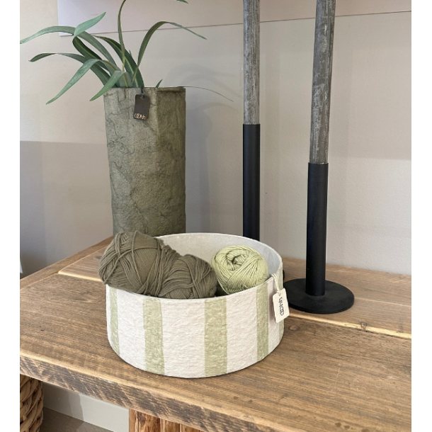 Hampton tray. Sage/Off White