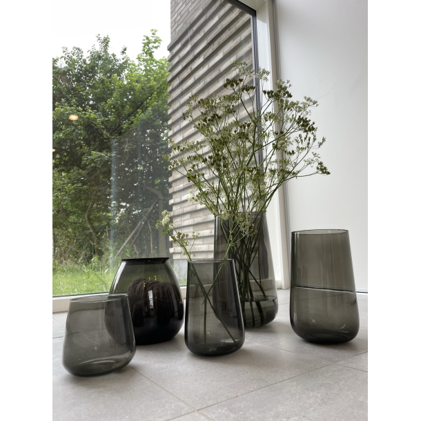 Valencia drop vase, Black