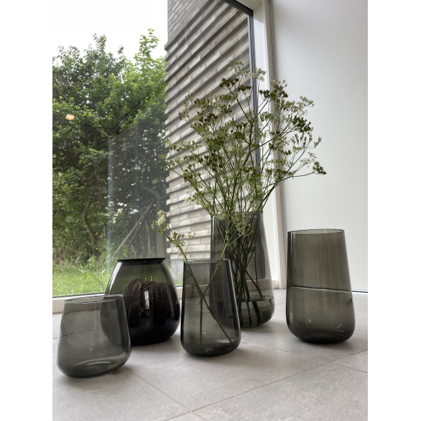 Valencia drop vase, Black
