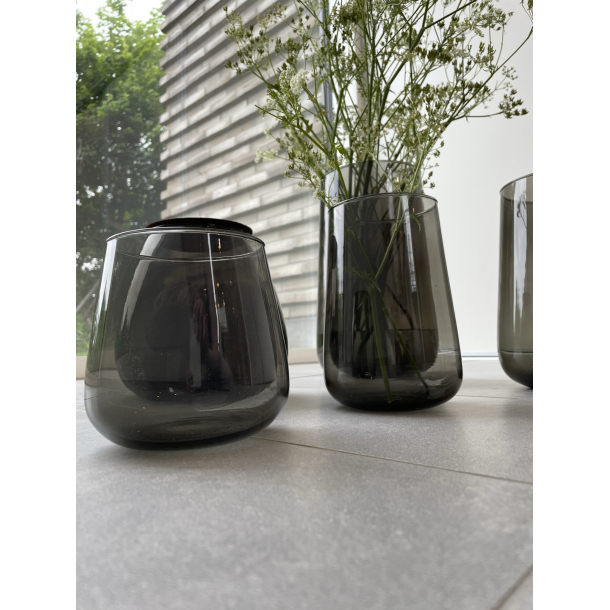 Valencia drop vase, Black