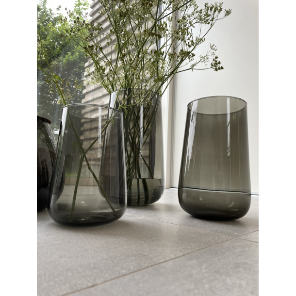 Valencia drop vase, Black