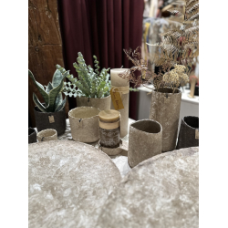 Clay Vase, Sand