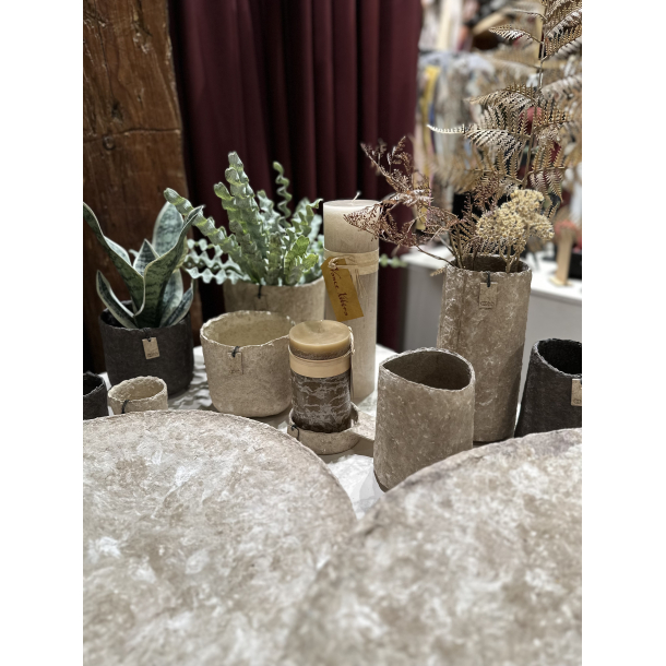 Clay Vase, Sand