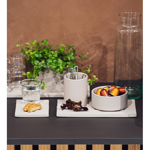 Wave pen holder, Lysebrun mat