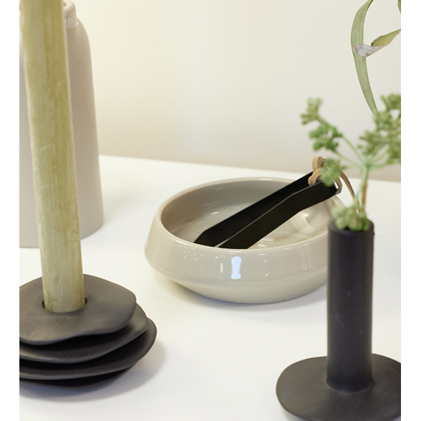 Lily Lysestage, Black