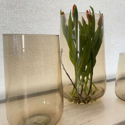 Valencia drop vase, Champagne