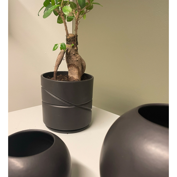 Water Flow Pot, Black