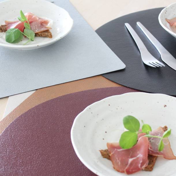 La Paper Coaster, Latte